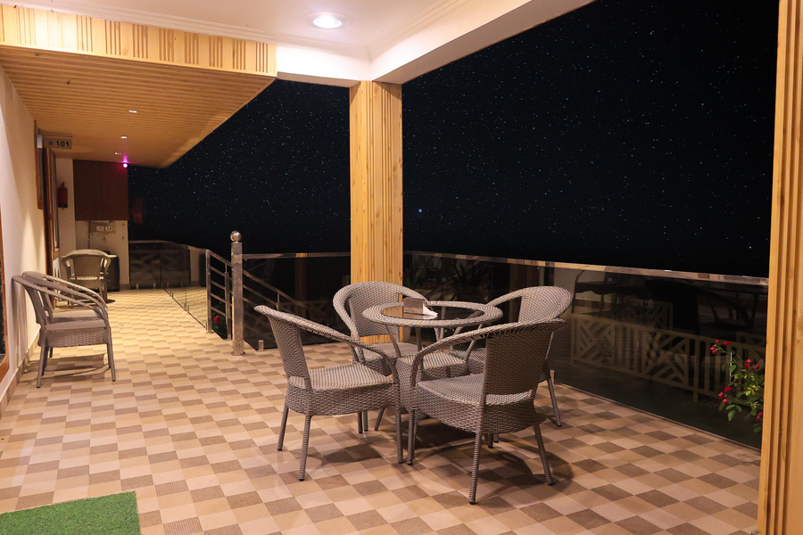 The Hoften Snowia Luxury Stay Near Bhalugarh Waterfall,,3 star