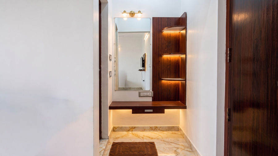jr service apartment