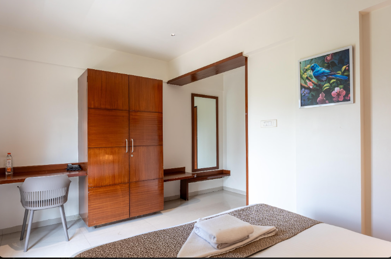 Staybird - Azure Suites Business Hotel,Kharadi,3 star