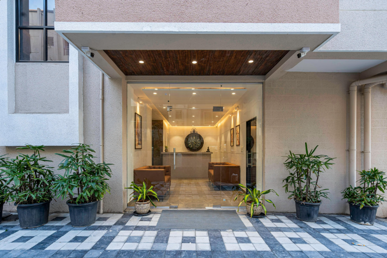 staybird azure suites business hotel