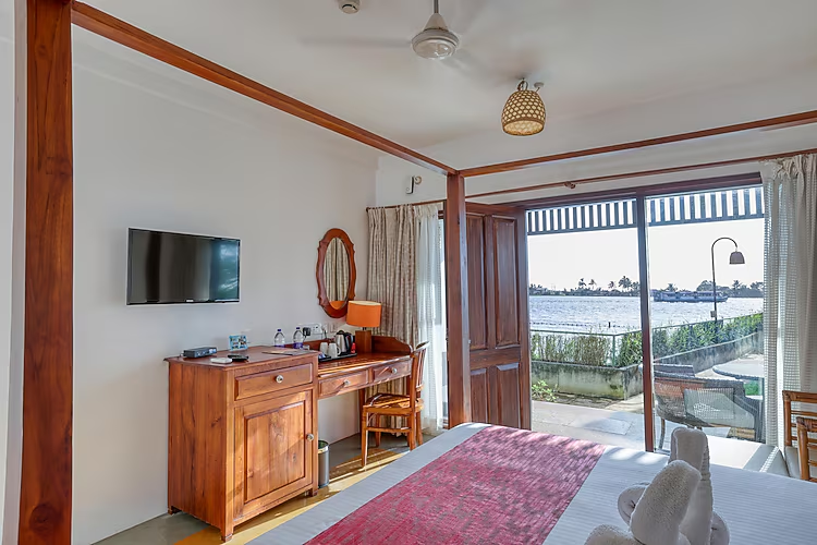 alaya stays paloma backwater resorts