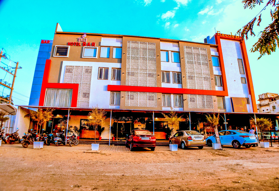 Tgi Insignia,Hoshangabad Road,3 star