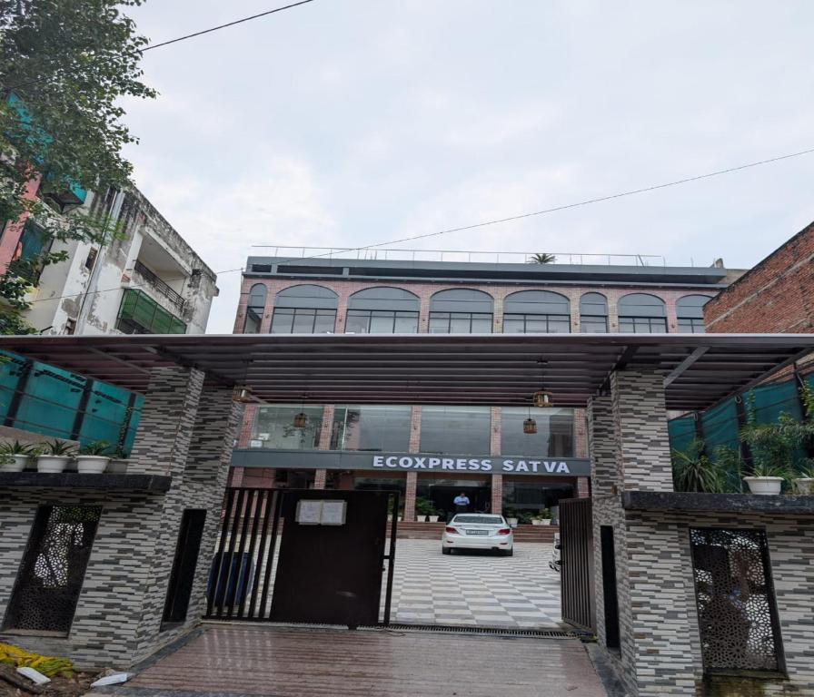 Ecoxpress Satva, Varanasi,,3 star