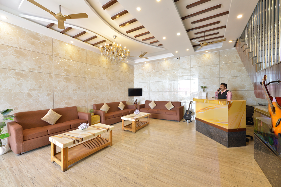 Ginger Lansdowne, Mall Road,,4 star