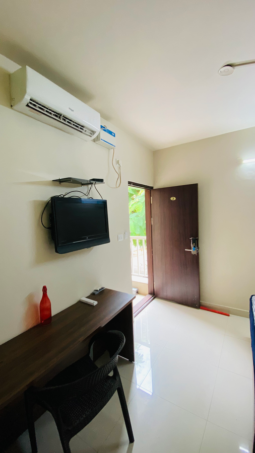 the red lotus compact