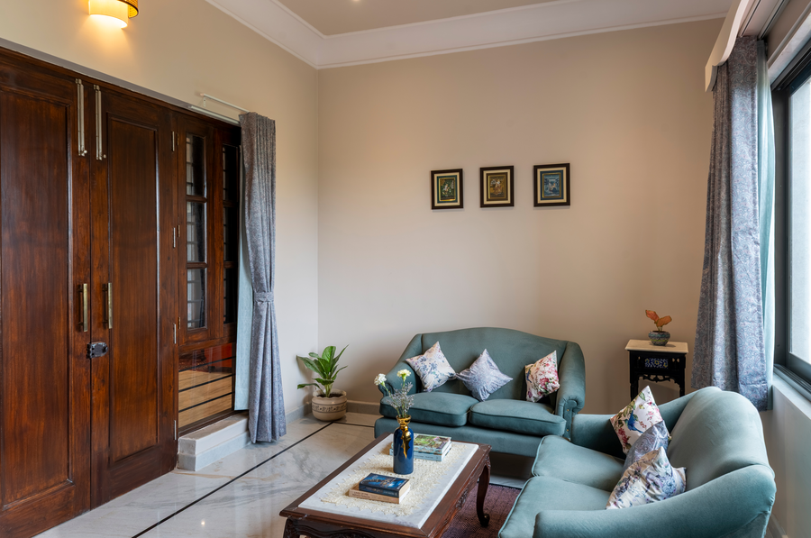 dilip niwas luxe stay near fateh sagar lake 2km