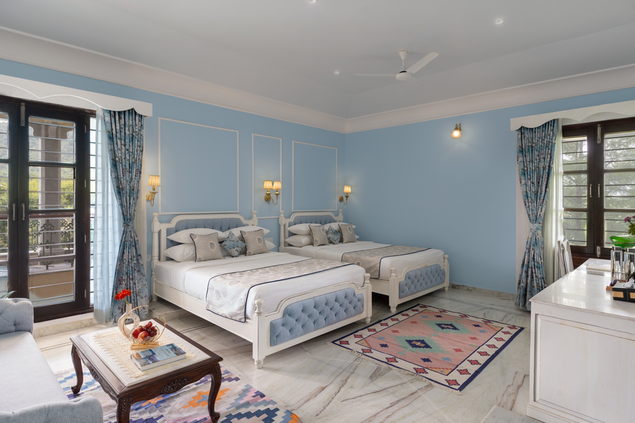 dilip niwas luxe stay near fateh sagar lake 2km