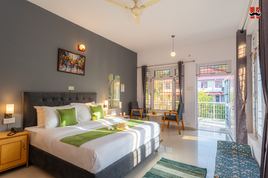 moustache hostel bir