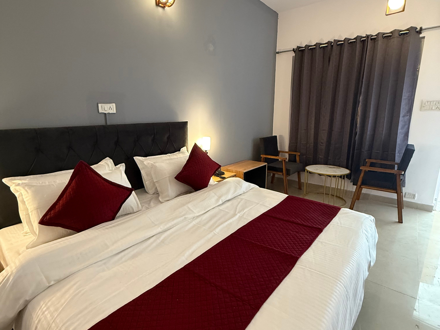 moustache hostel bir