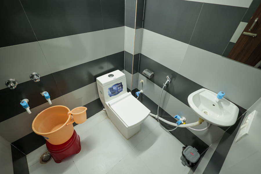 hotel spark inn near motherhood hospital