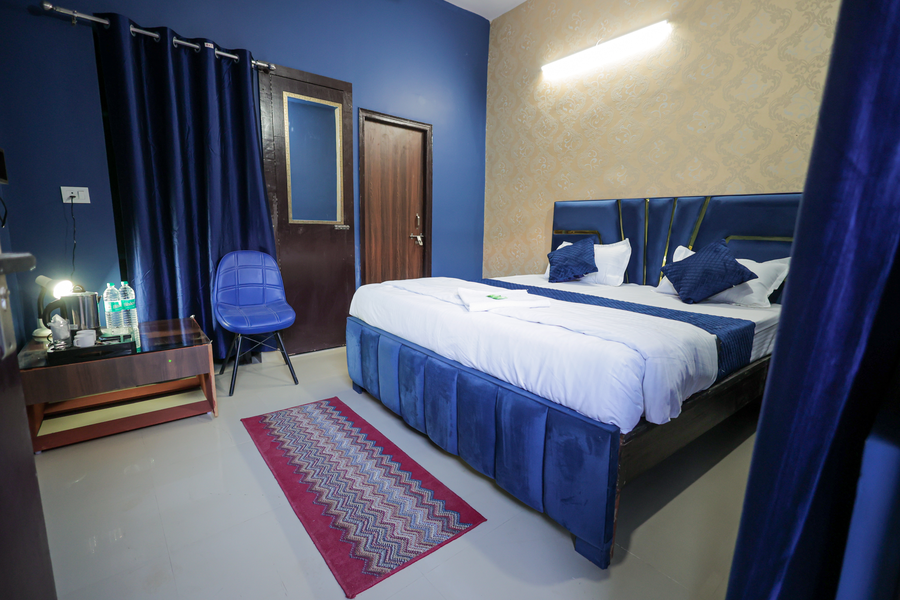 hotel spark inn near motherhood hospital