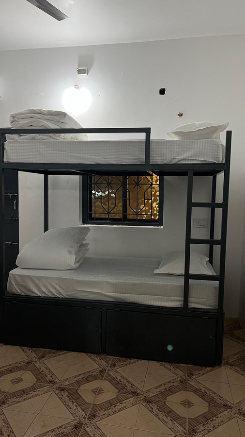 karma stays hostel morjim