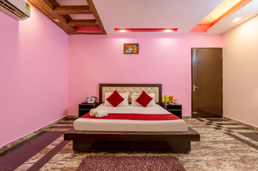 hotel warm welcome noida sector 20
