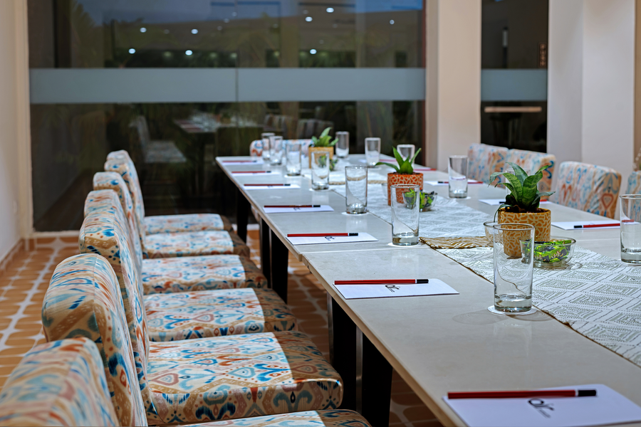 Ahuja Residency Gcr,Dlf Phase 1,3 star