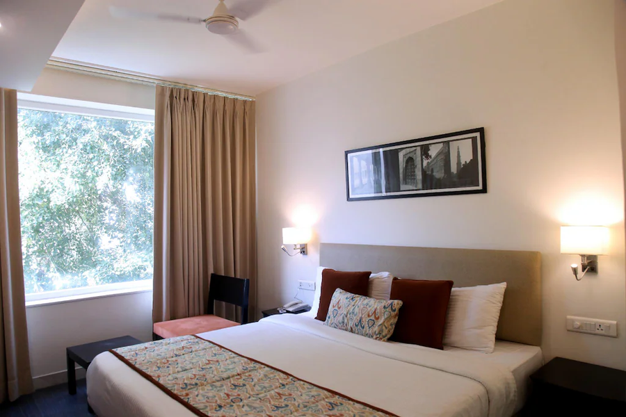 ahuja residency gcr