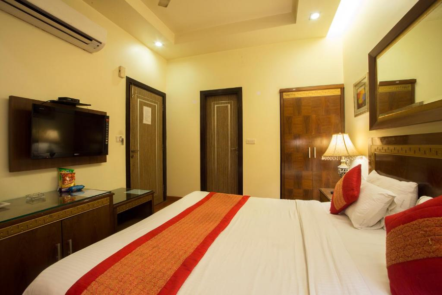 hotel picasso paschim vihar