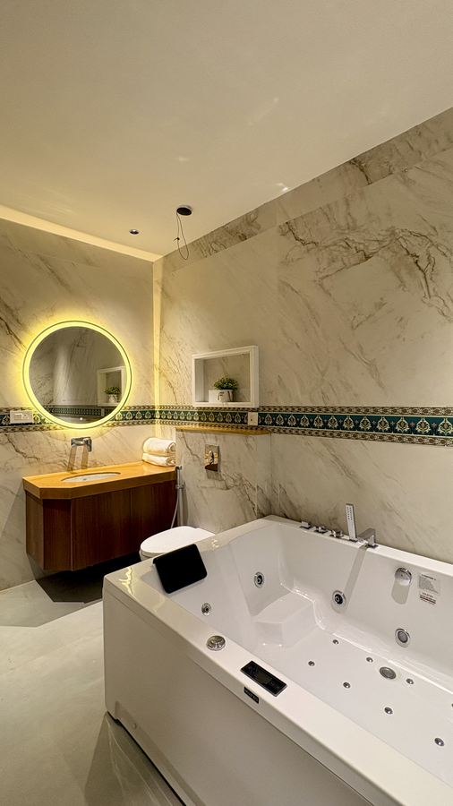 the classic crown near lake pichola