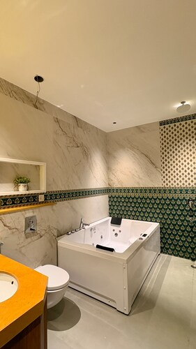 the classic crown near lake pichola