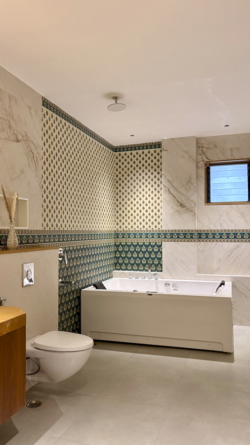 the classic crown near lake pichola