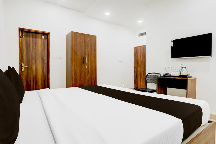 super townhouse davv university indore formerly indrapuri