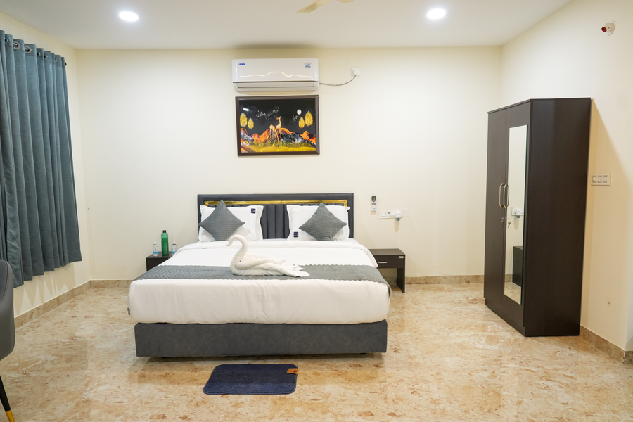 Madhura Luxury Hotel,Manikonda,3 star