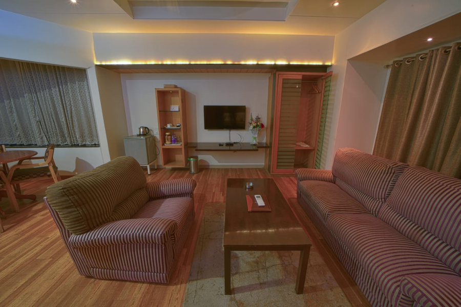 hotel orient crown kolhapur