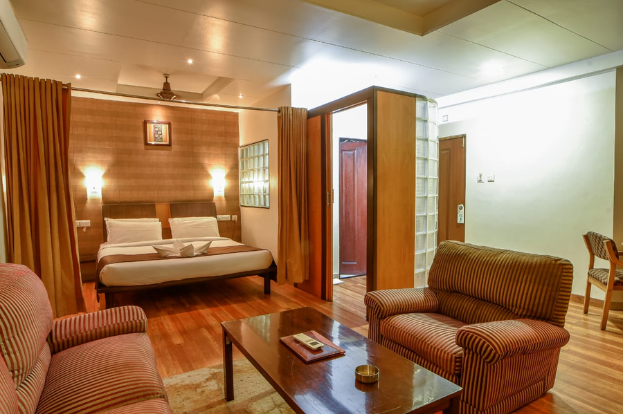 hotel orient crown kolhapur