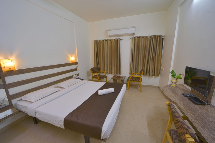 hotel orient crown kolhapur