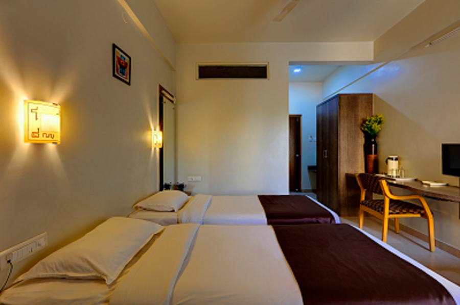 hotel orient crown kolhapur