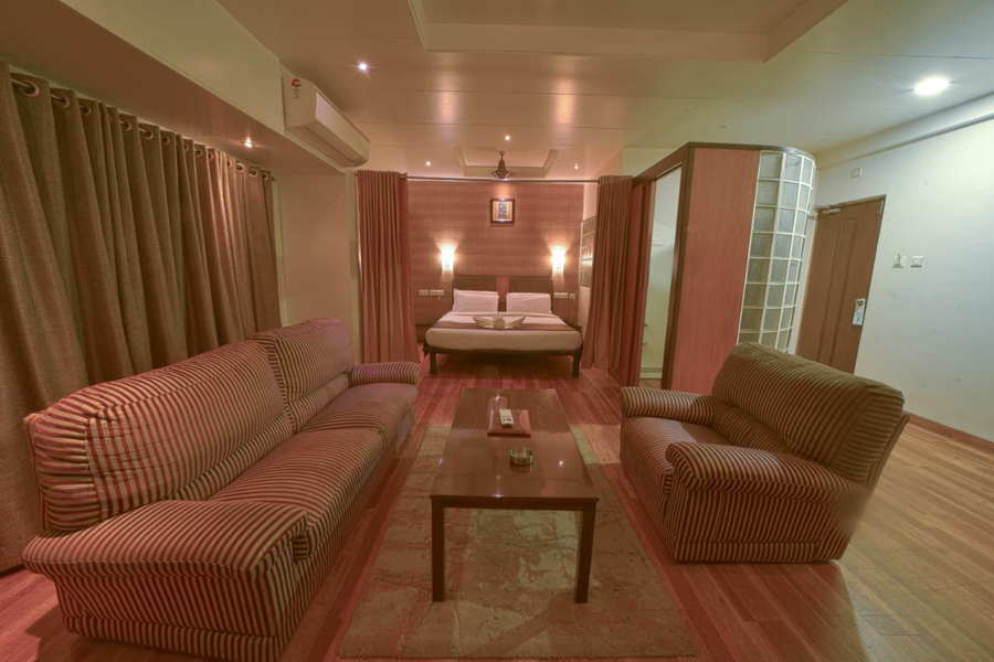 hotel orient crown kolhapur