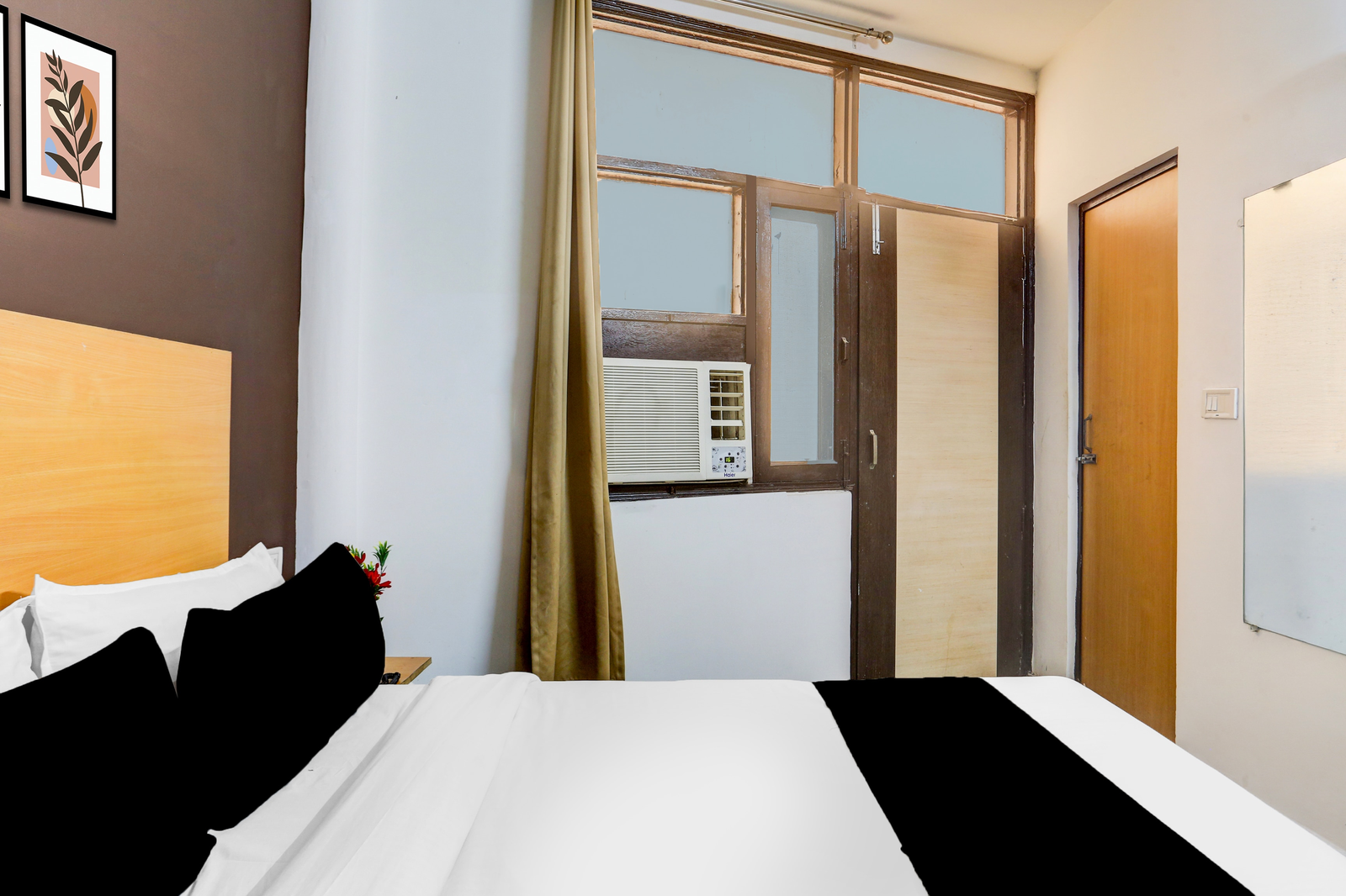 super hotel o east punjabi bagh near metro station