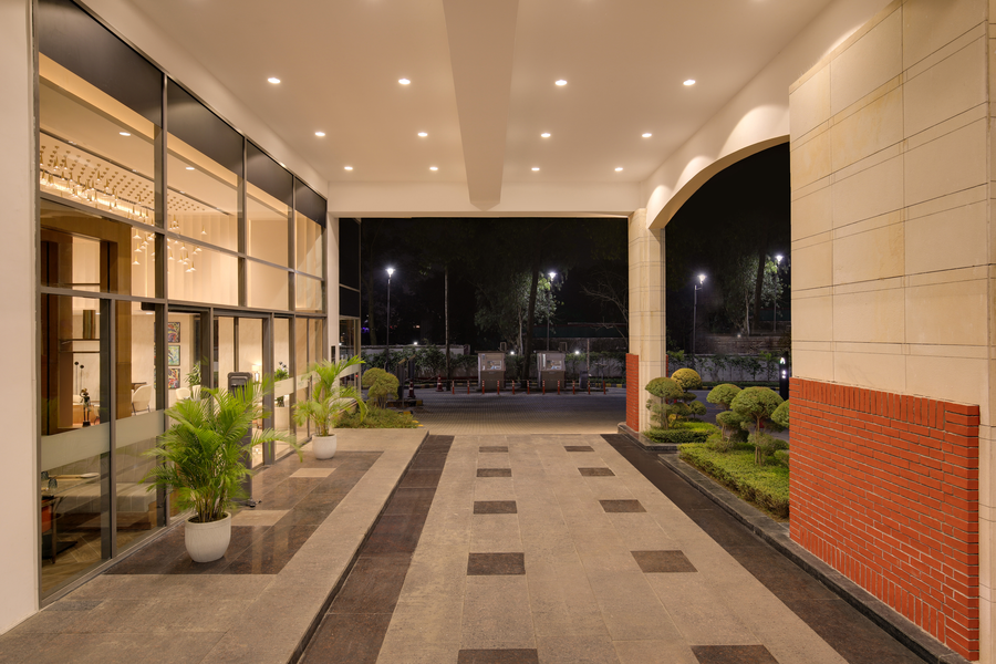 lemon tree hotel mall of dehradun