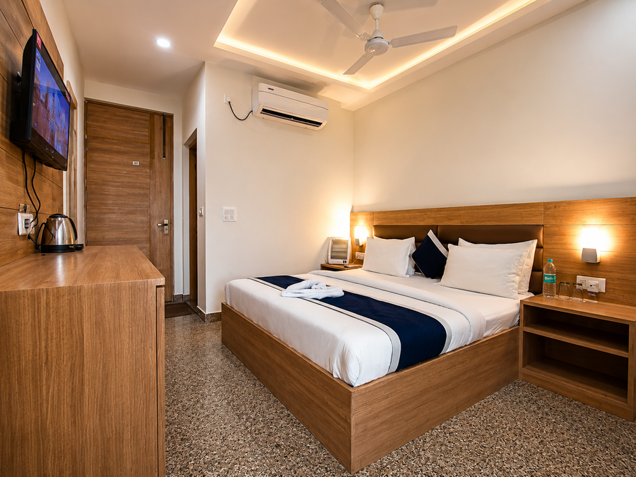 hotel devi ram atithi bhawan near banke bihari mandir