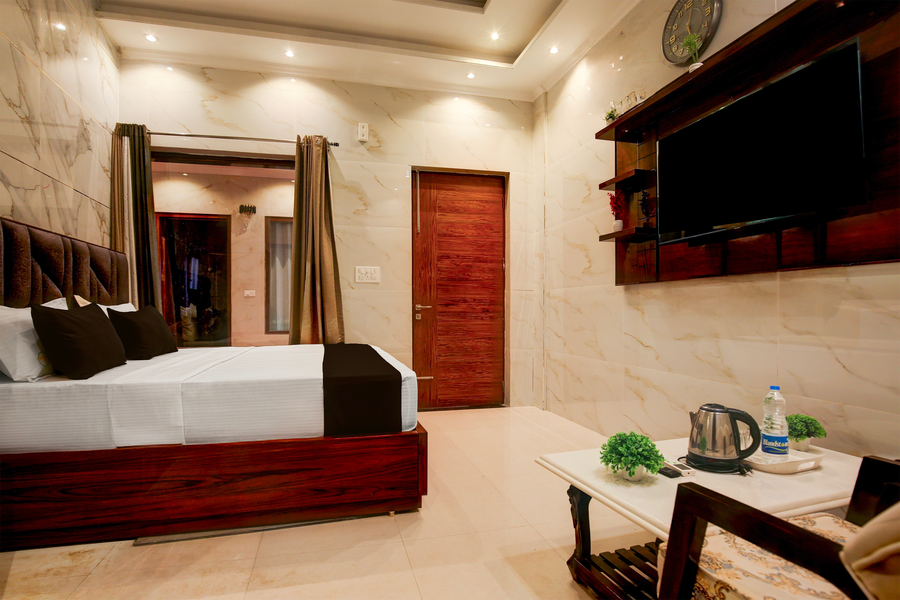 townhouse by oyo chandigarh near pec pgi pu formerly hotel paradise