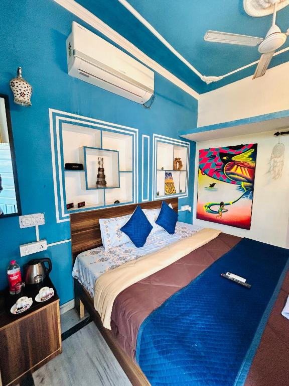 the pink chapter hostel