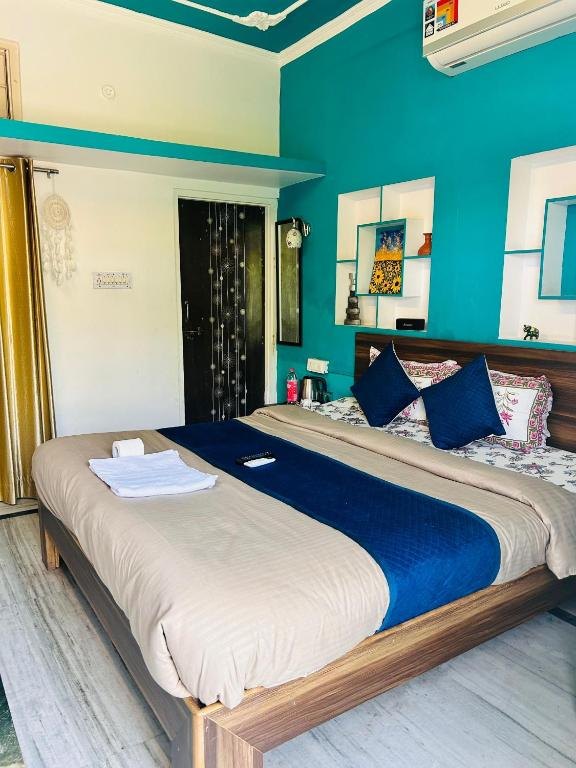 the pink chapter hostel