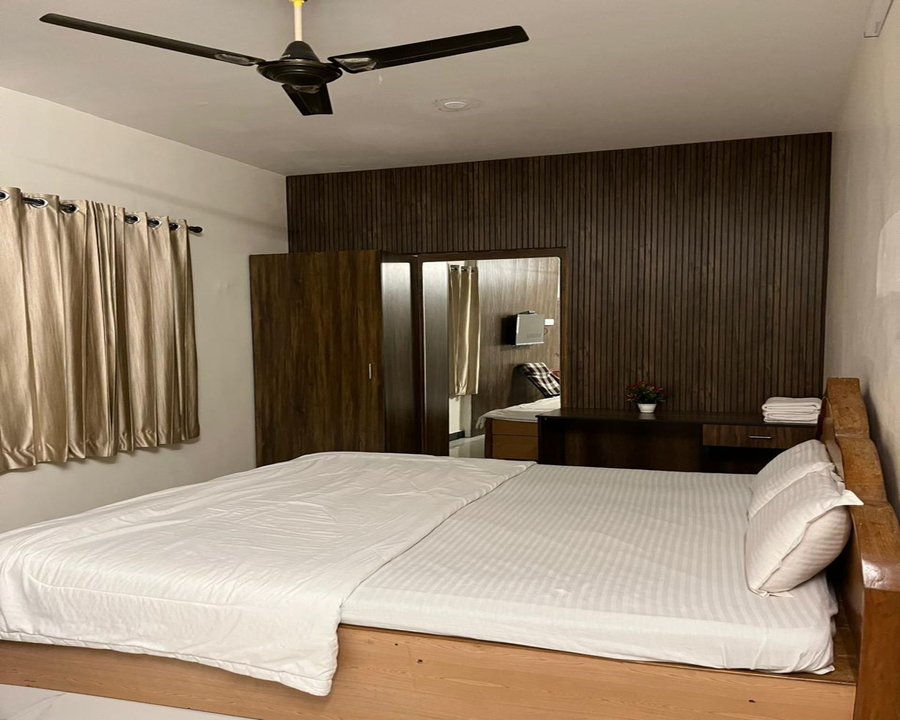 the whistling pine woods