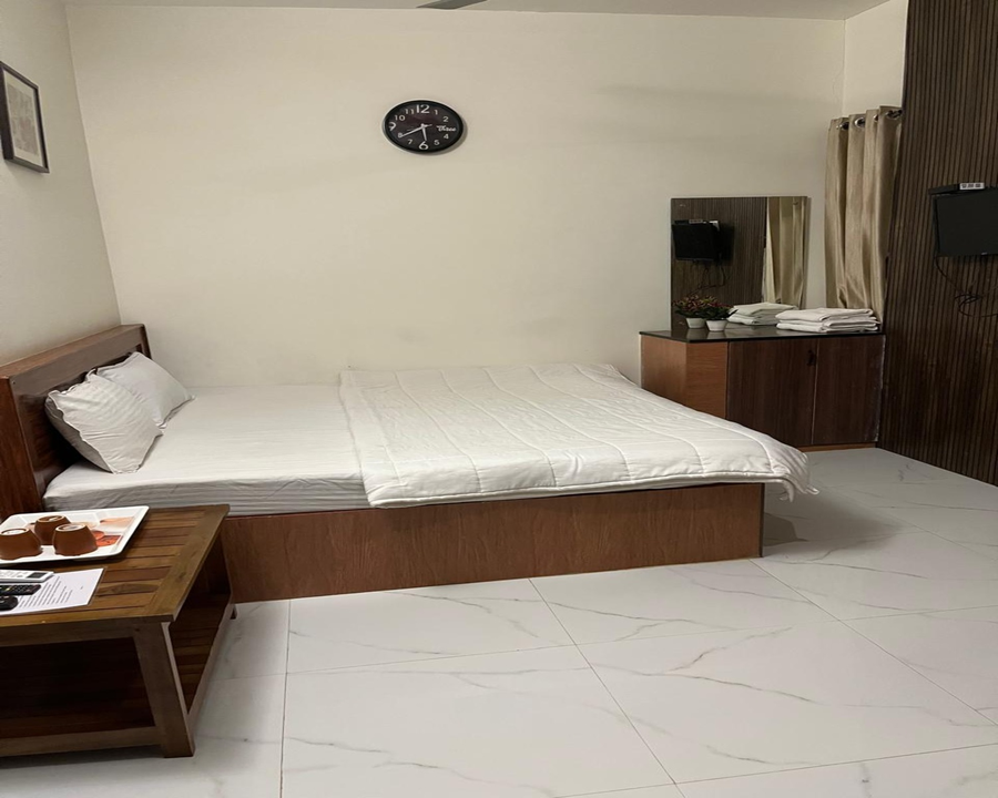 the whistling pine woods