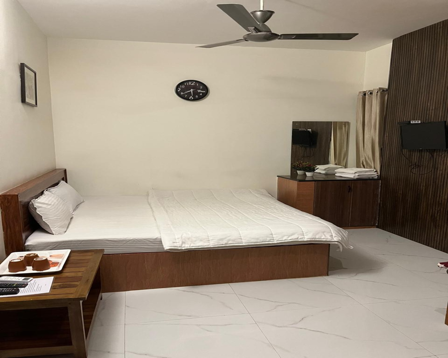 the whistling pine woods