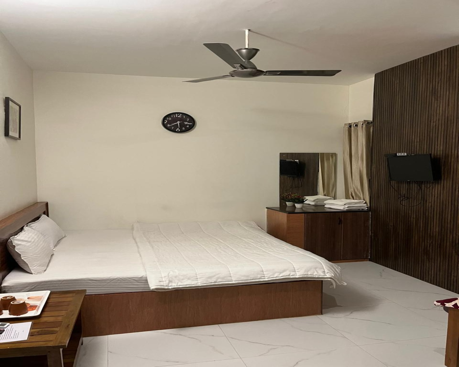 the whistling pine woods