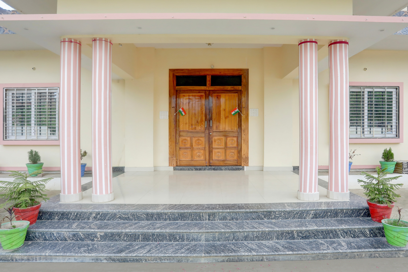 Hotel O Iit Varanasi Formerly Shree Gopal Upwan,,3 star