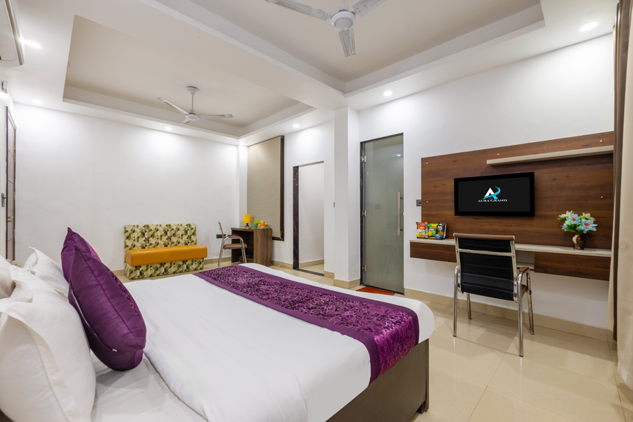 hotel aura grand sector 63 noida