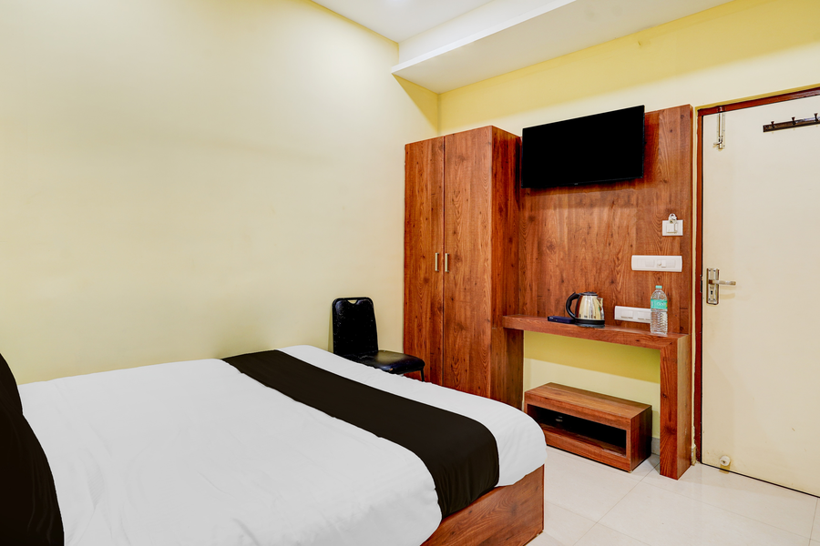 super collection o vadapalani metro station formerly pineapple guest house