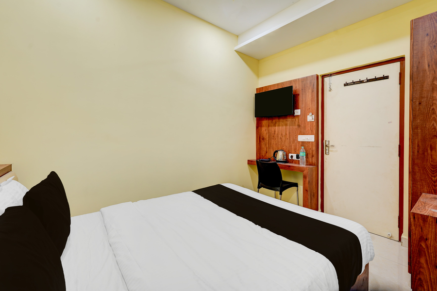 super collection o vadapalani metro station formerly pineapple guest house