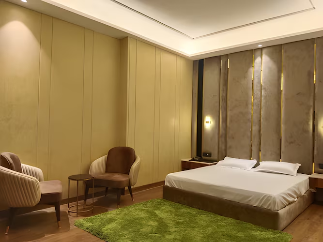 hotel maharaja crest