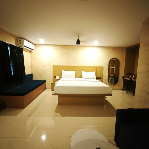 hotel stayz royale