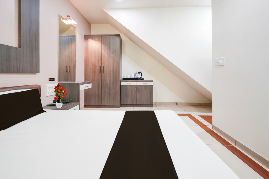 super collection o sachivalaya metro station gandhinagar formerly hotel ghunghat inn