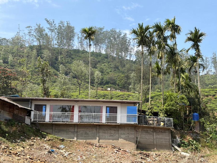 Glass House Retreat,Valparai,2 star