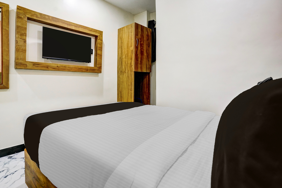 super hotel o santacruz railway junction formerly kharsubway