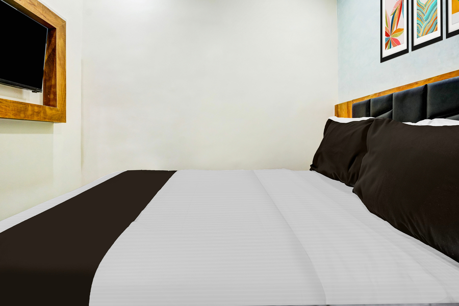 super hotel o santacruz railway junction formerly kharsubway